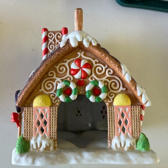 PartyLite Gingerbread House Holiday Decoration - Picture 2 of 6
